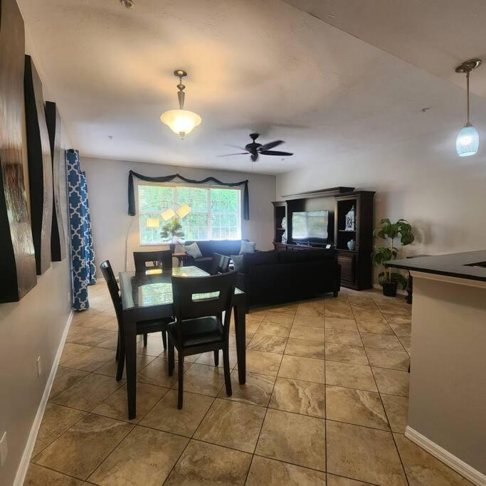 1 Bedroom , 1 Bath With Kitchen At Img Μπράντεντον Εξωτερικό φωτογραφία