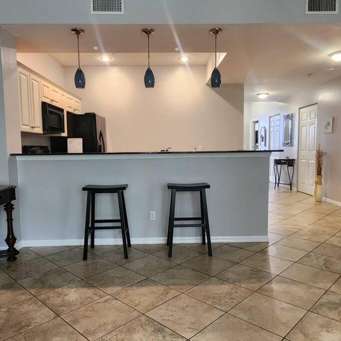 1 Bedroom , 1 Bath With Kitchen At Img Μπράντεντον Εξωτερικό φωτογραφία