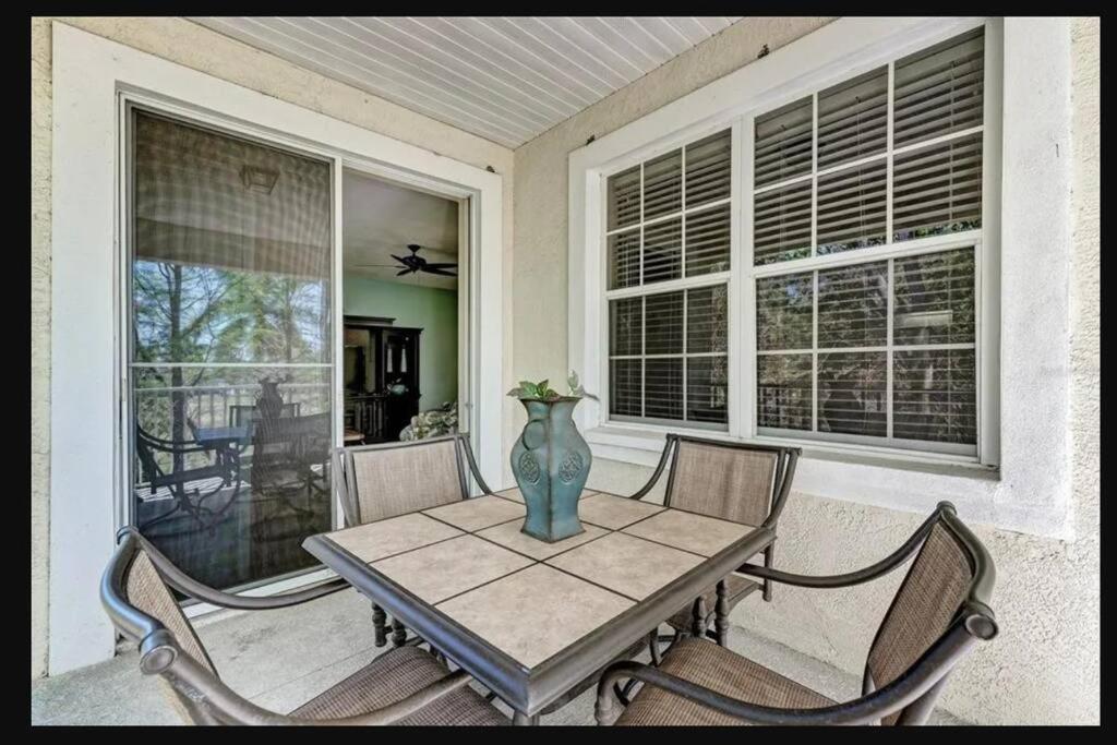 1 Bedroom , 1 Bath With Kitchen At Img Μπράντεντον Εξωτερικό φωτογραφία
